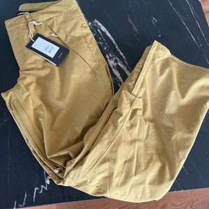 Woman’s BURTON snow pants